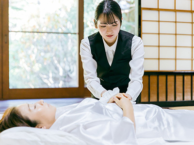 おくりびとの化粧納棺